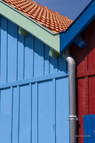 Détail d'une des nombreuses cabanes colorées